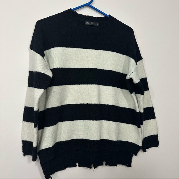 Lyla & Luxe wool blend striped white and black distressed edge sweater size S - Picture 4 of 13